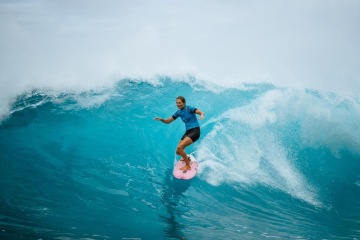 Loňské vítězství z Maui Pro obhajuje Stephanie Gilmore