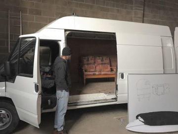 Torren jezdí twinnies s channel konkáváma pod tailem. Ty mu umožňují na prkně pohodlně krájet i podlouhlejší zeleninu